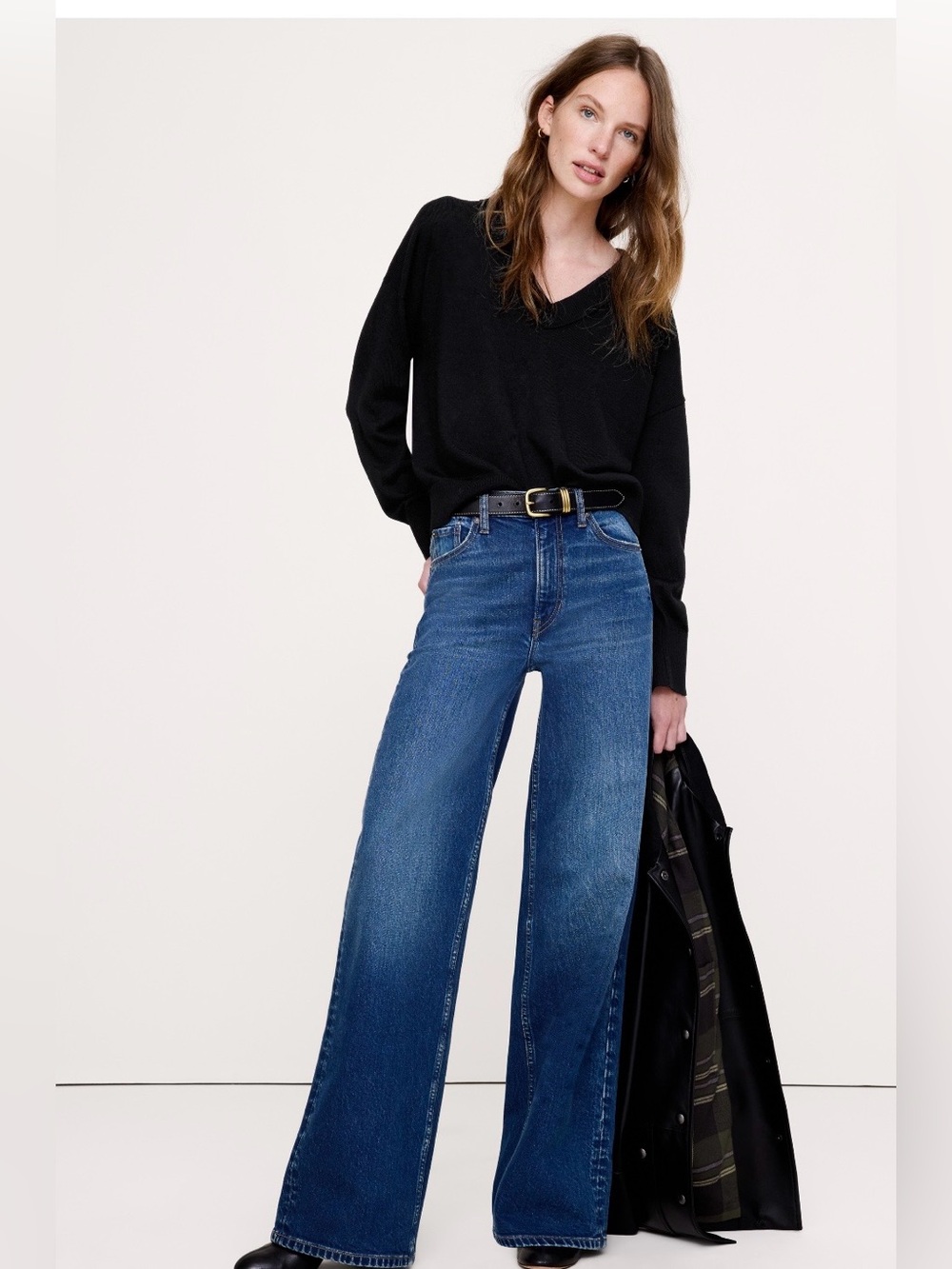 NWT-Banana Republic Black Merino V Neck Sweater, Small